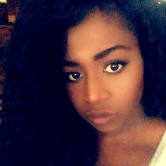 Meet your Posher, Britney - Picture 1 of 1